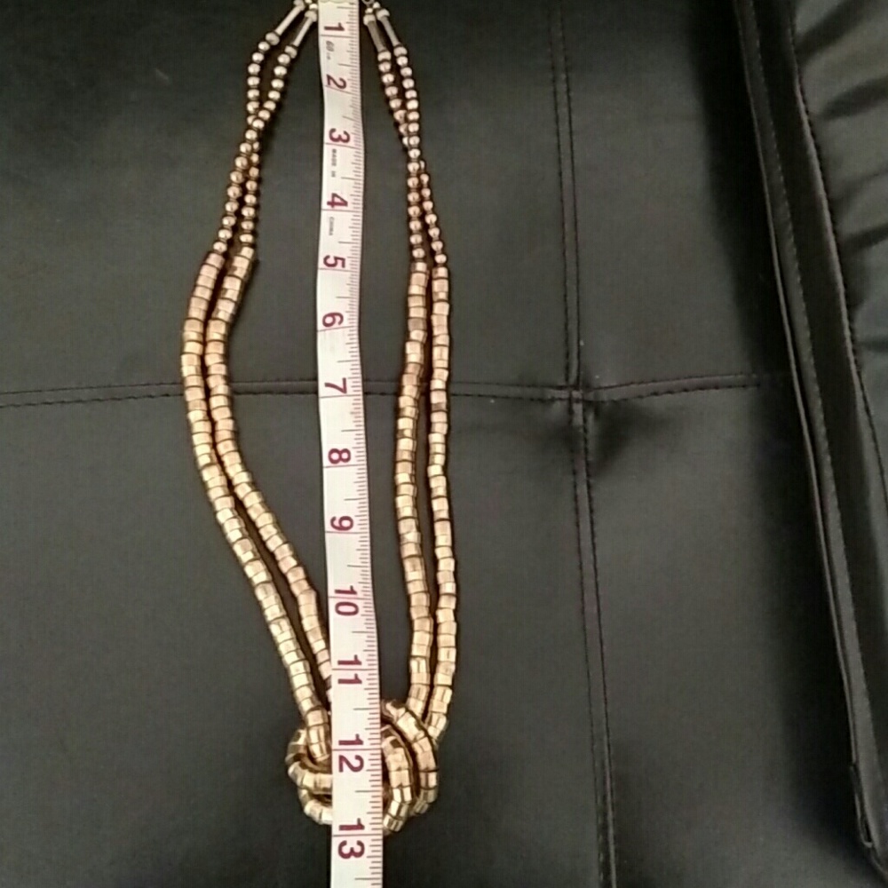 Vintage gold colored knot necklace - Picture 4 of 4