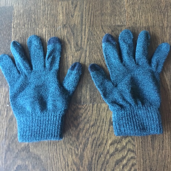 Pink scarf, black and grey beanie, texting gloves - Picture 3 of 3