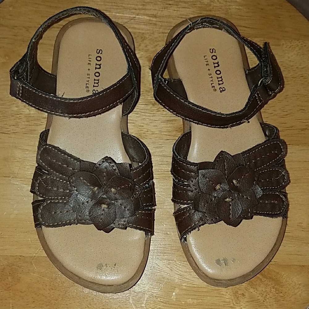 Girl's sandals