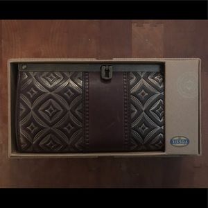 Fossil Foil Frame Gold &a Brown clutch