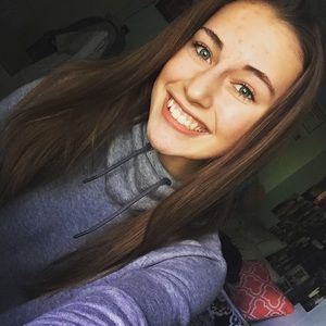 Meet your Posher, Alexis