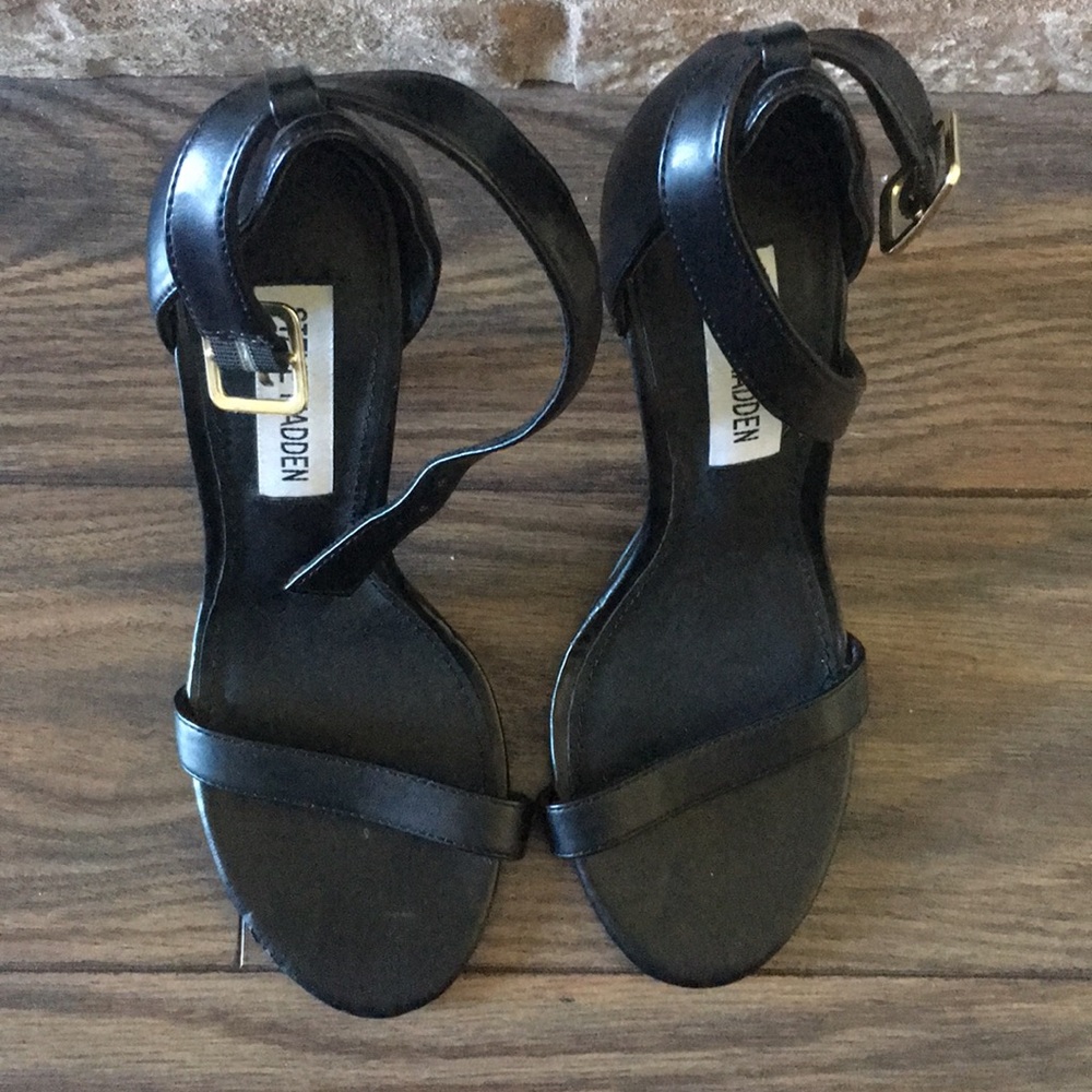 Steve Madden Black heels
