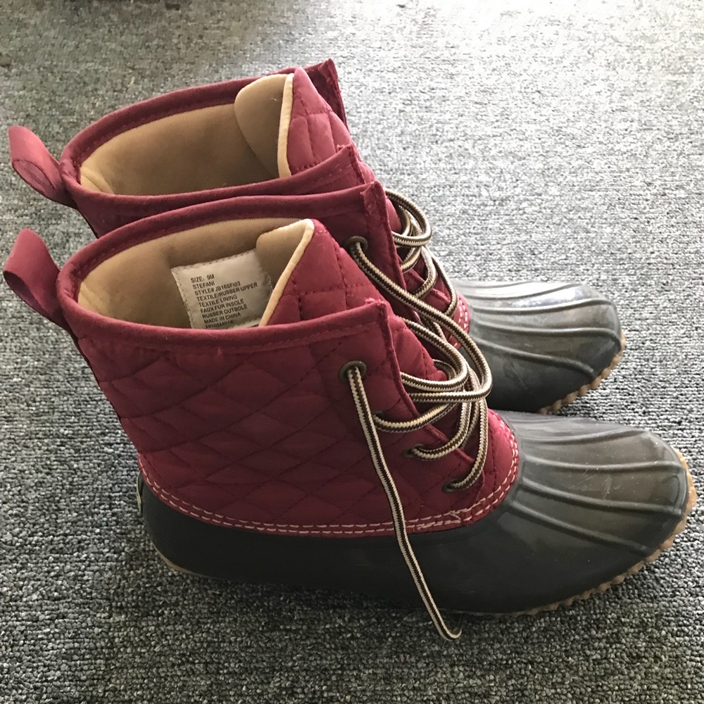Duck boots size 9