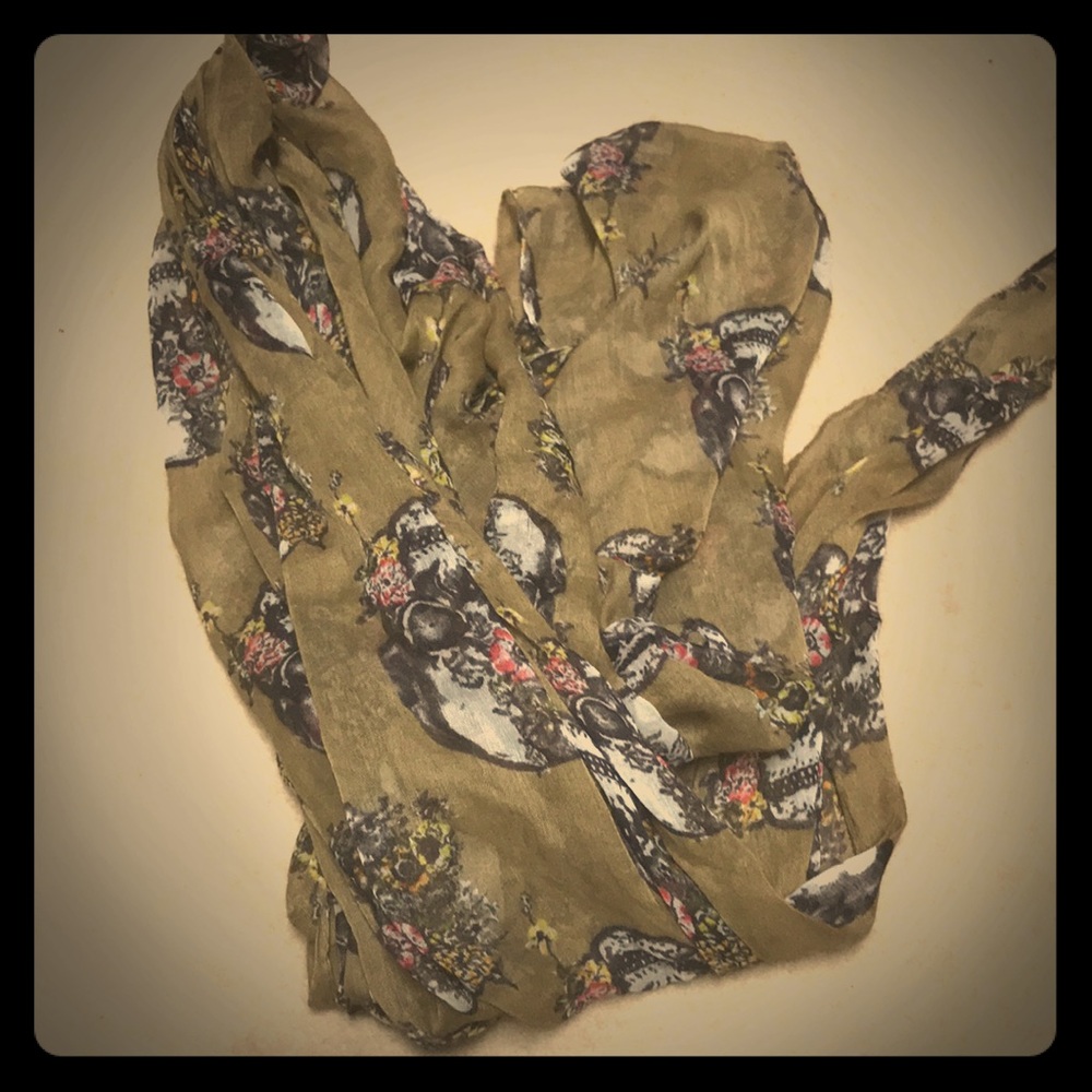 Skull scarf