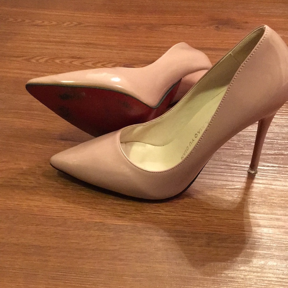 Nudish/ pink pump