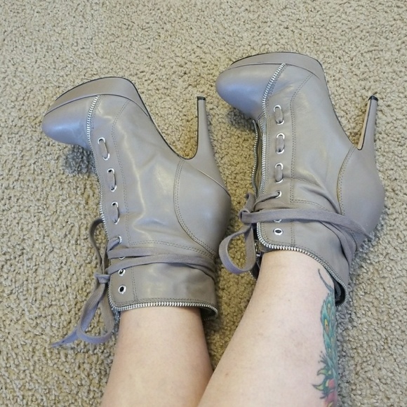 Kardashian Bebe ankle boot - Picture 2 of 13