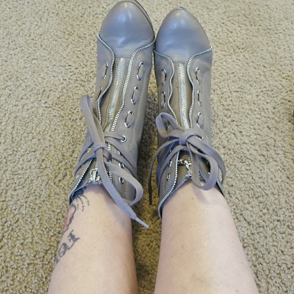 Kardashian Bebe ankle boot - Picture 3 of 13