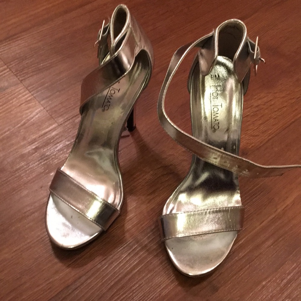 Silver strap heel