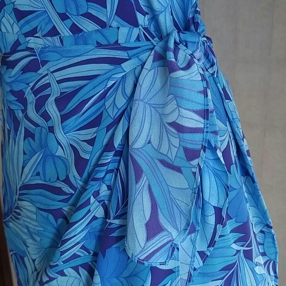 Dress - Picture 4 of 9