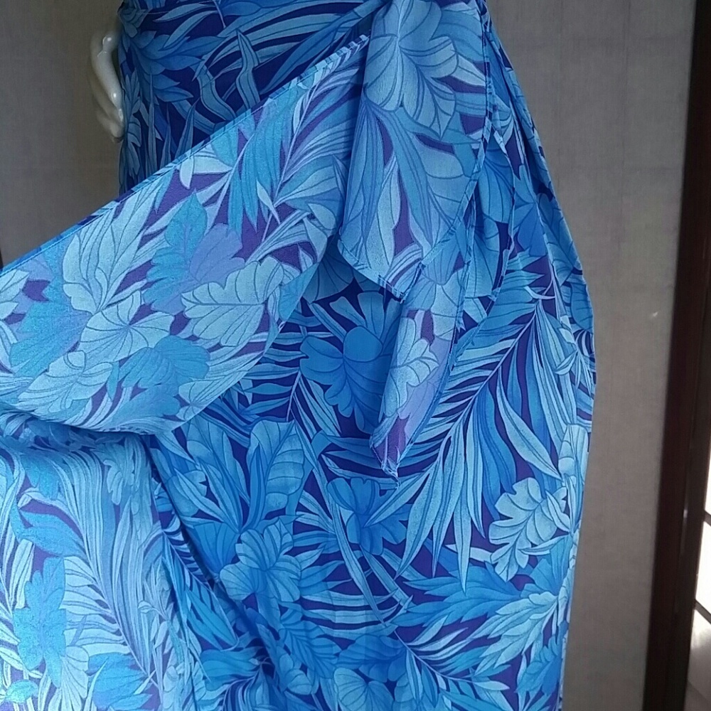 Dress - Picture 5 of 9