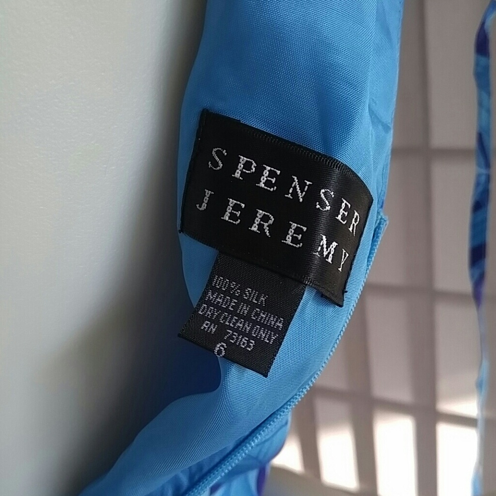 Dress - Picture 9 of 9