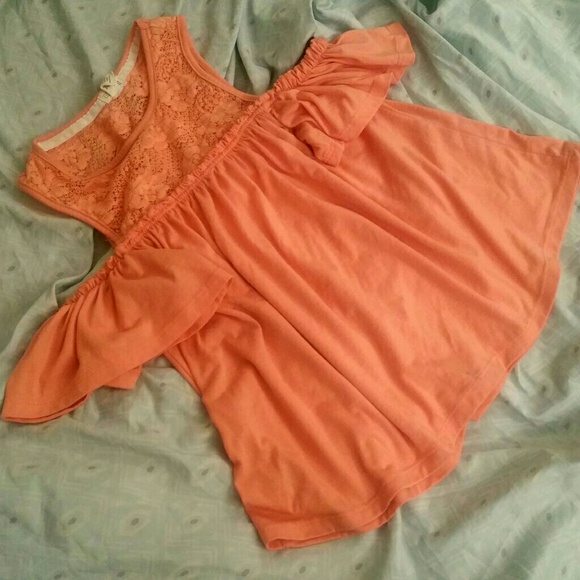 Peach colored cold shoulder top - Picture 1 of 3