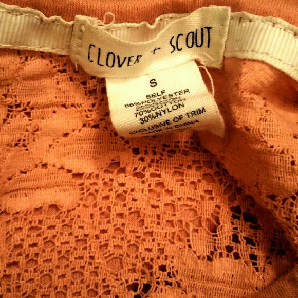 Peach colored cold shoulder top - Picture 2 of 3