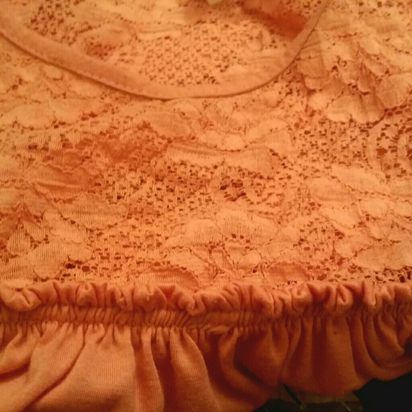 Peach colored cold shoulder top - Picture 3 of 3