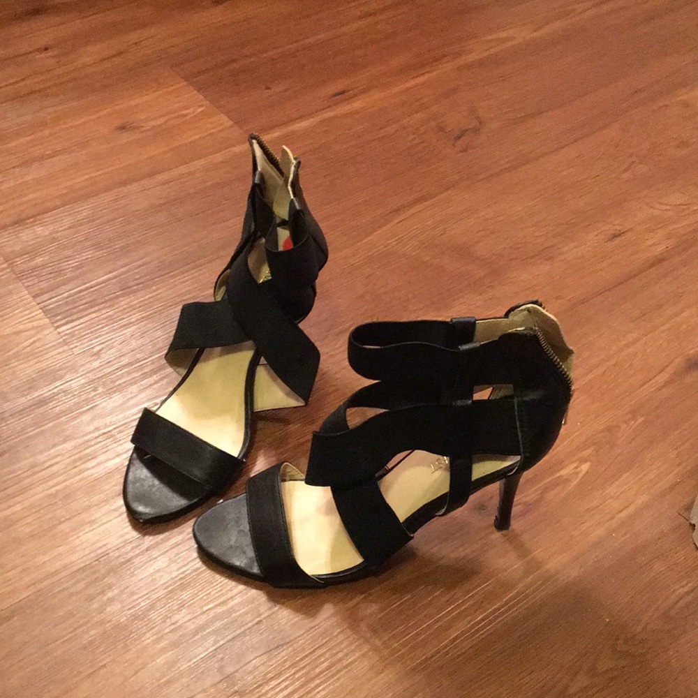 Black Nine West strappy sandal!