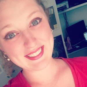 Meet your Posher, Caitlin