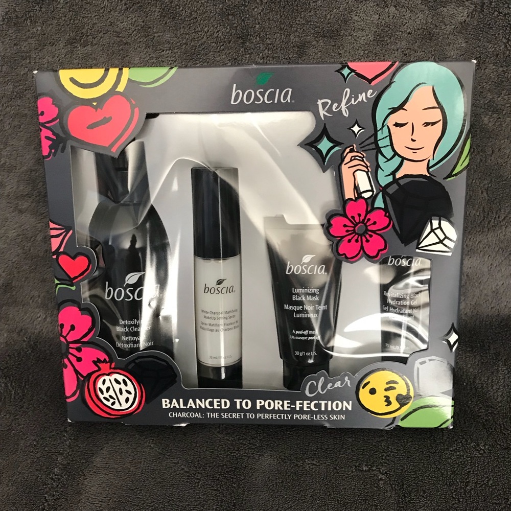Boscia Charcoal Pore Set, Brush, Cleansing Cloths