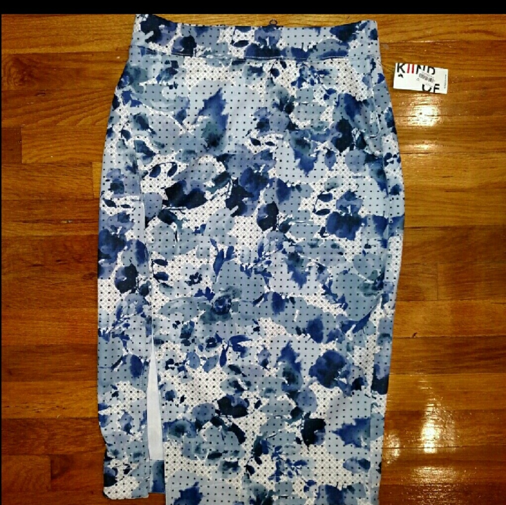 💙New KIInd of Beautiful Floral Pencil Skirt