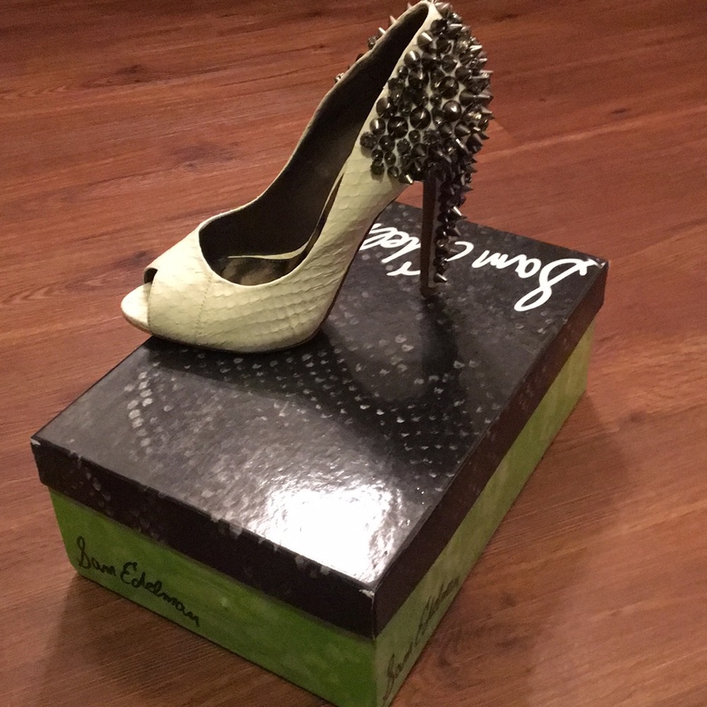 White snake skin Sam Edelman studded pump