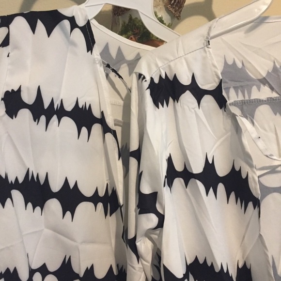 Plunging deep V Crisscross Tops - Picture 5 of 5