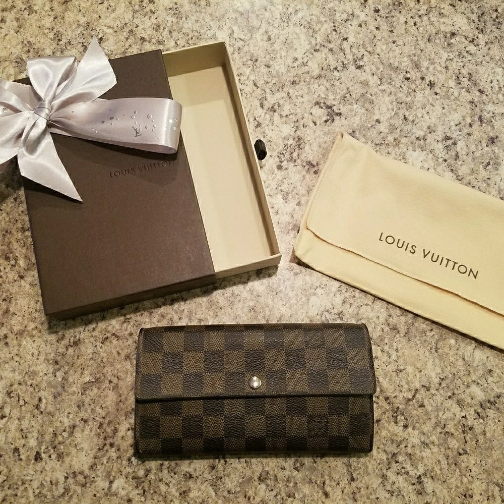 Louis Vuitton Sarah Wallet with bow 💖