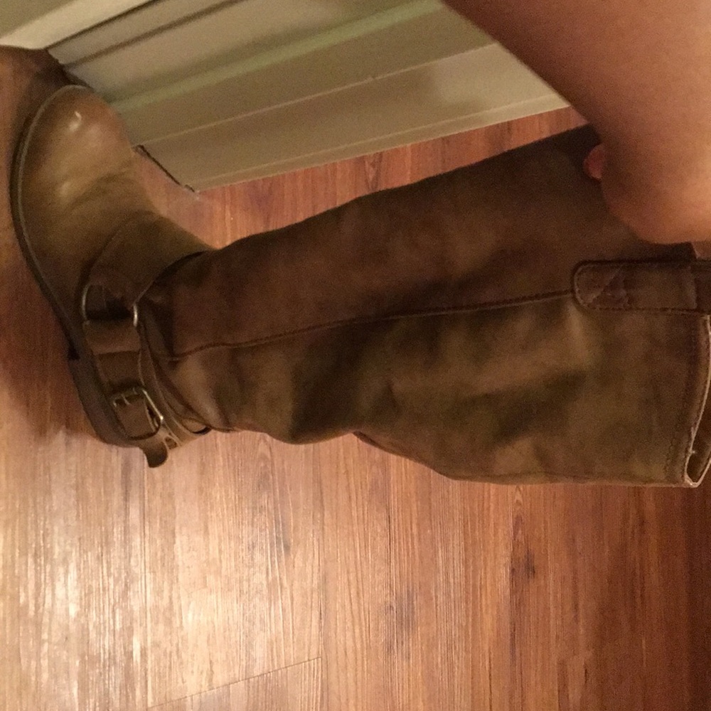 Brown rustic Boot with side buckles