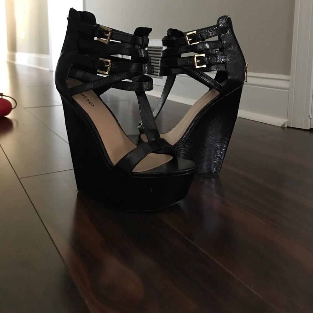 BLACK BEBE WEDGES SIZE 8! 💯💯💯
