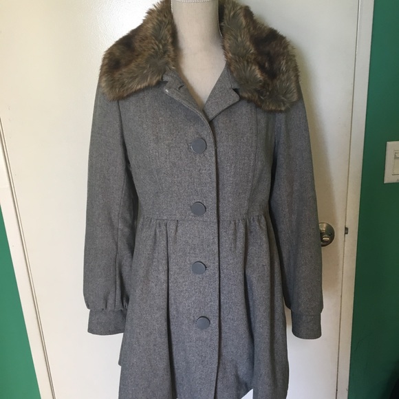 H&M Jackets & Blazers - H&M grey peacoat with fur and pockets  size 10