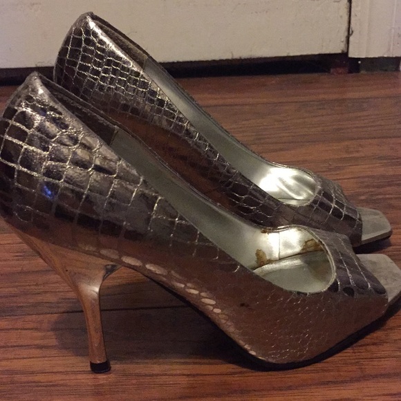 Heels - Picture 3 of 4