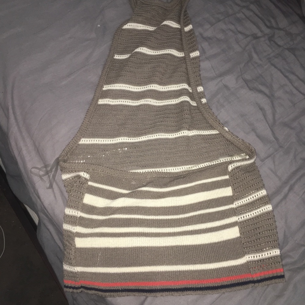 Super cute buckle backless over the neck tank top. - Picture 2 of 2
