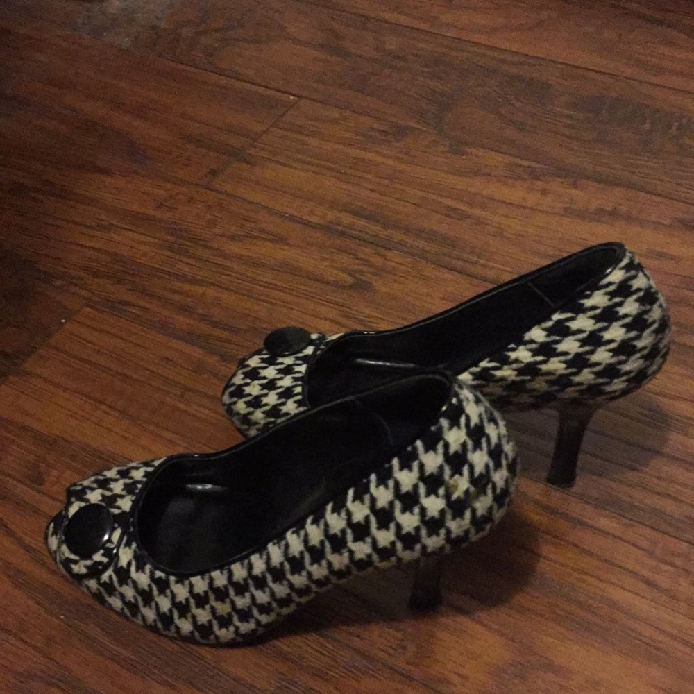 Heels - Picture 2 of 5