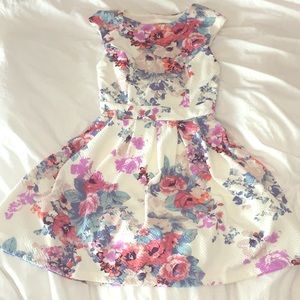 Floral cap sleeves midi dress with open back
