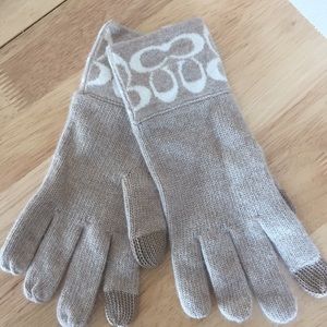 Coach gloves with phone touch fingers