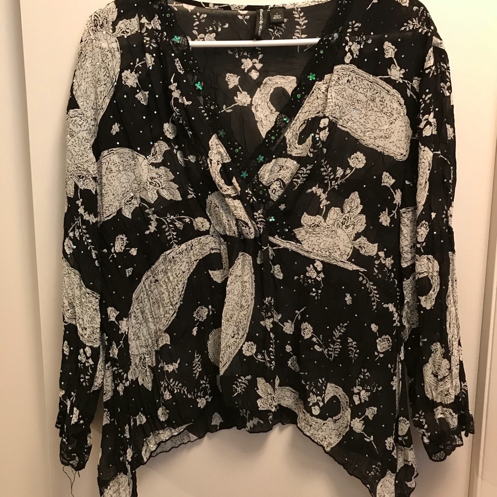 Essentials by Milano blouse