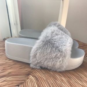 NEW Fluffy Gray Platform Slide Sandals/Slippers 6