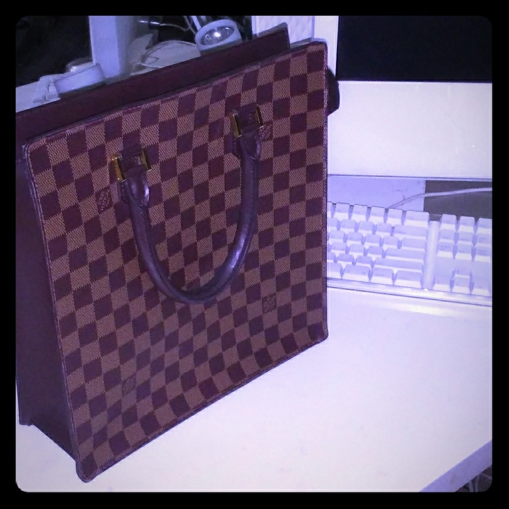 Louis Vuitton ebene