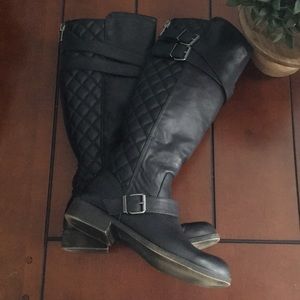 Black winter boots