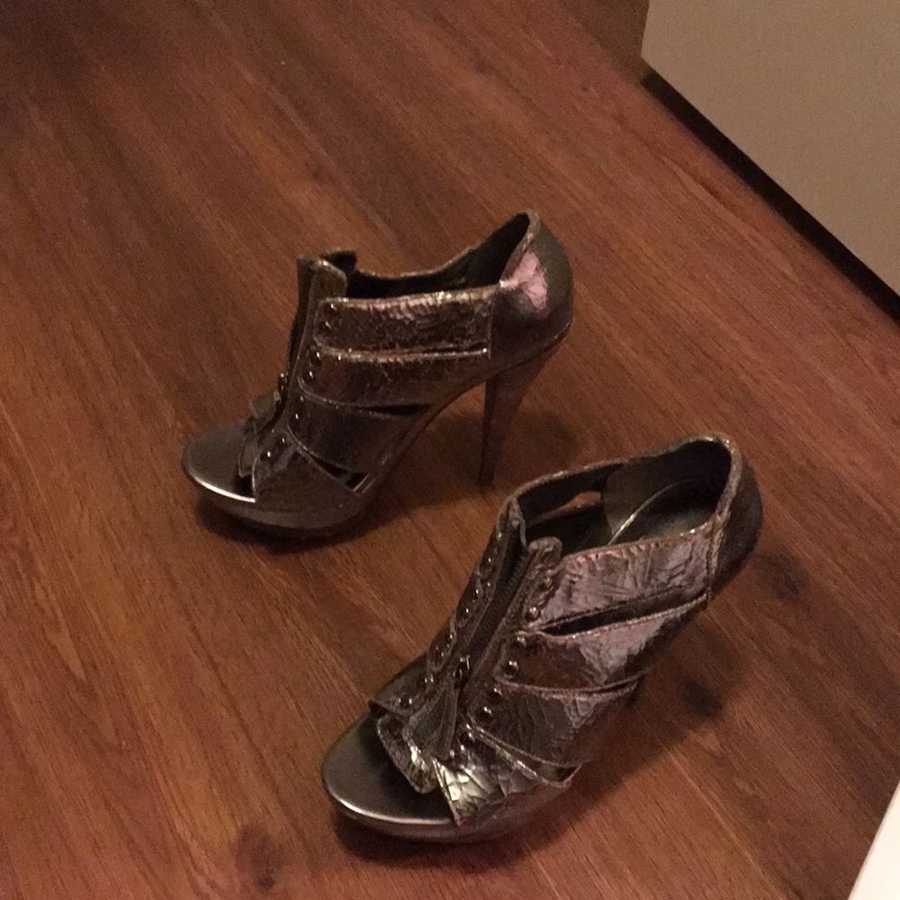 Silver platform jessica Simpson zip up shoe