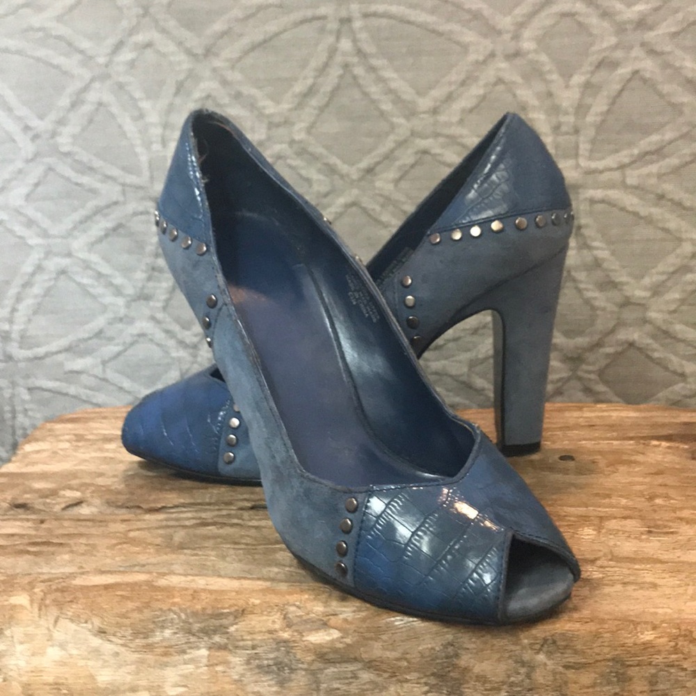 Studded suede mixed peep-toe pumps