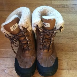 Ugg leather winter boots. Size 10 fully lined.