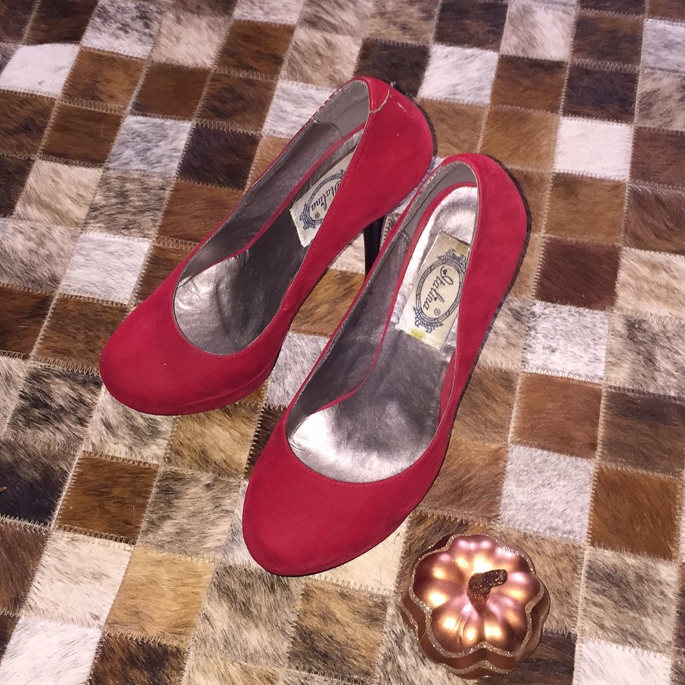 Red Pumps