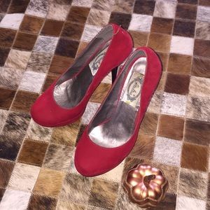 Red Pumps