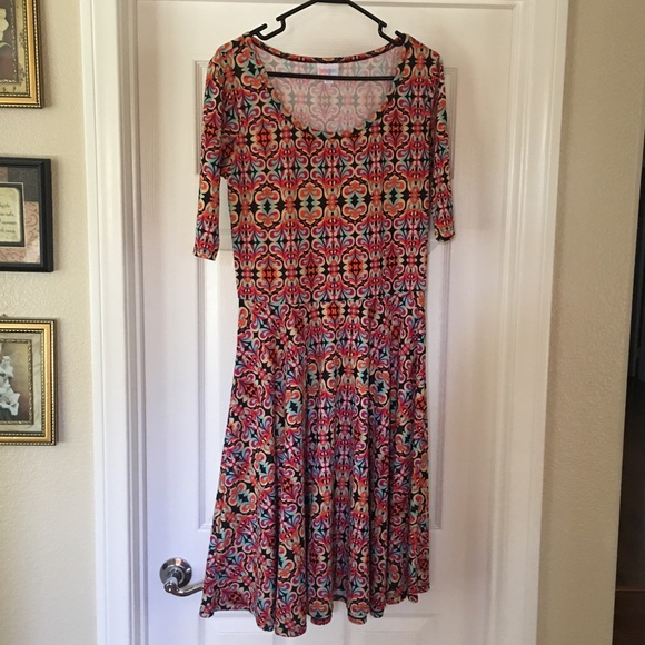 LulaRoe Nicole - Picture 1 of 5