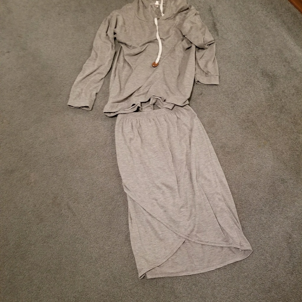 GREAT DEA! New Hoodie top with a skirts