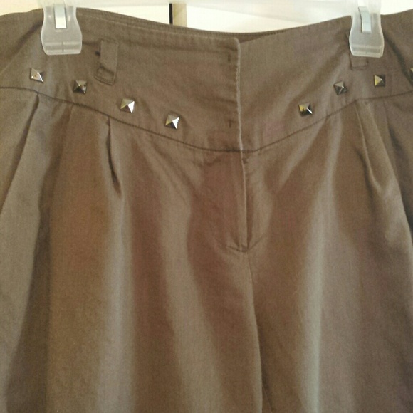 Khaki capris - Picture 2 of 4