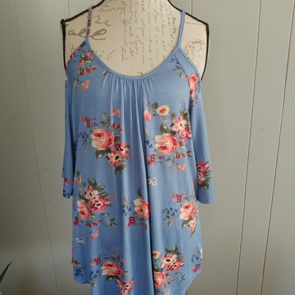Floral cold shoulder top..NEW