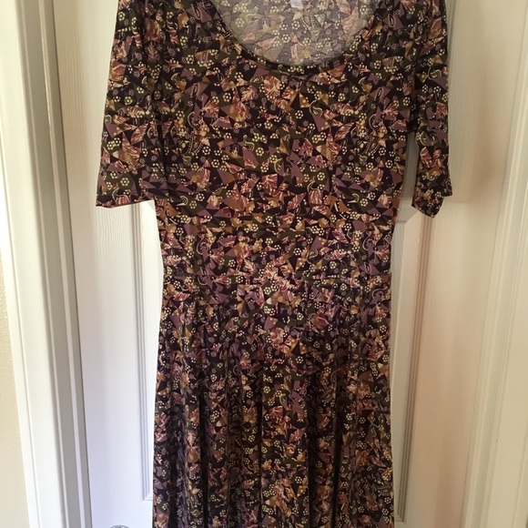 LulaRoe Nicole - Picture 2 of 5