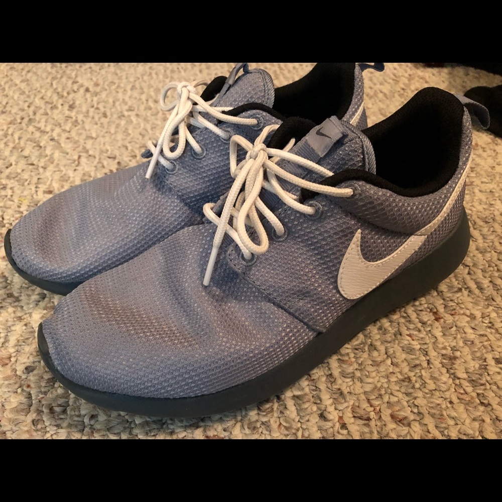 Nike Roshe 6.5 y - 8 Womens