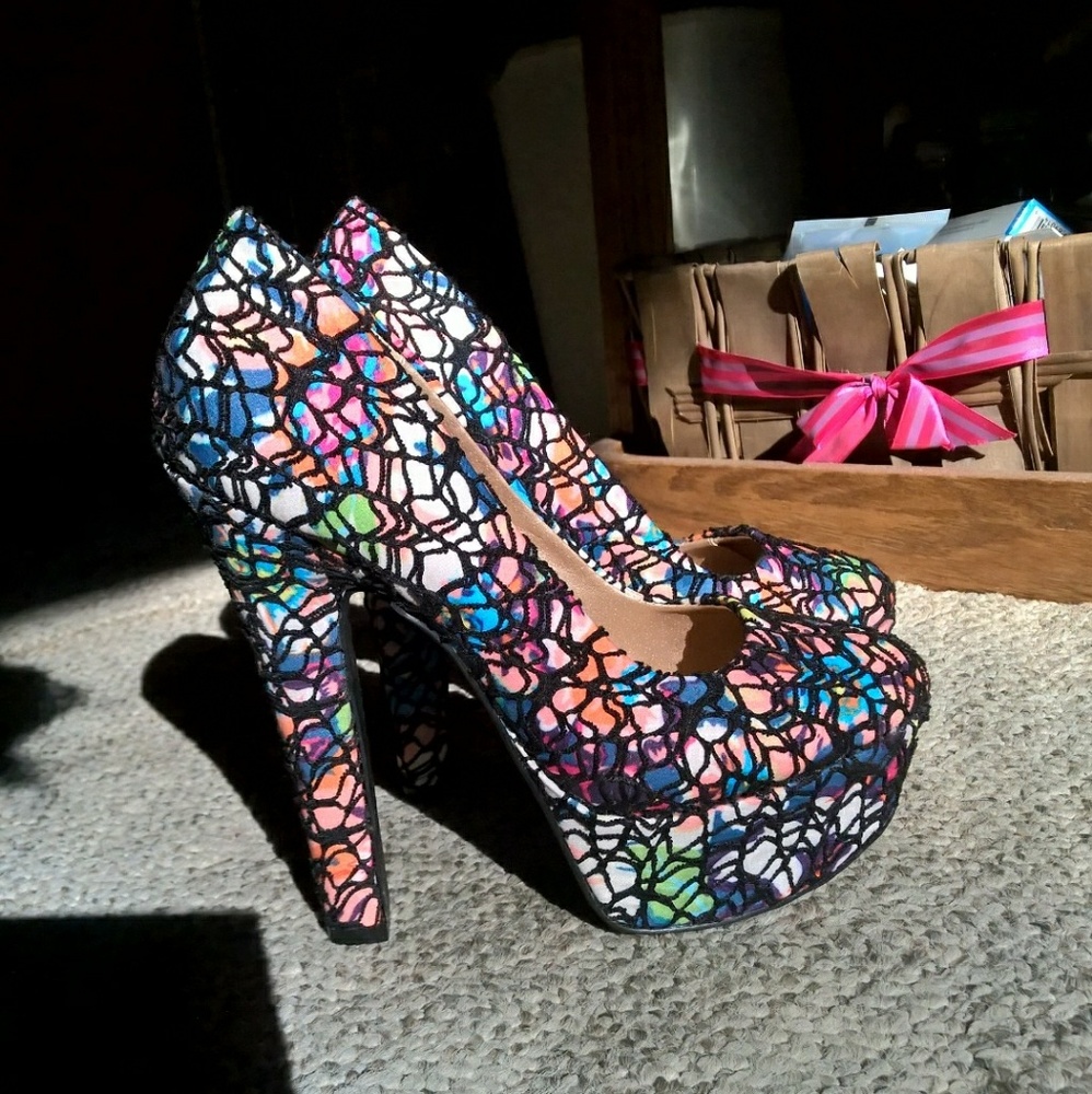 SHÏ by Journeys watercolor platform pumps