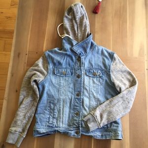 Billabong jean jacket with hoodie sleeves and hood